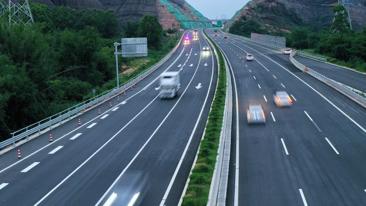9月1日20时起，广州南沙、番禺区辖内高速公路收费站入口实施交通管制