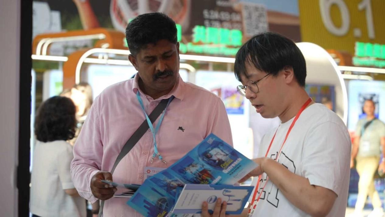 "Very useful!" Foreign buyers of Canton Fair amazed by INFO Guangdong's information services