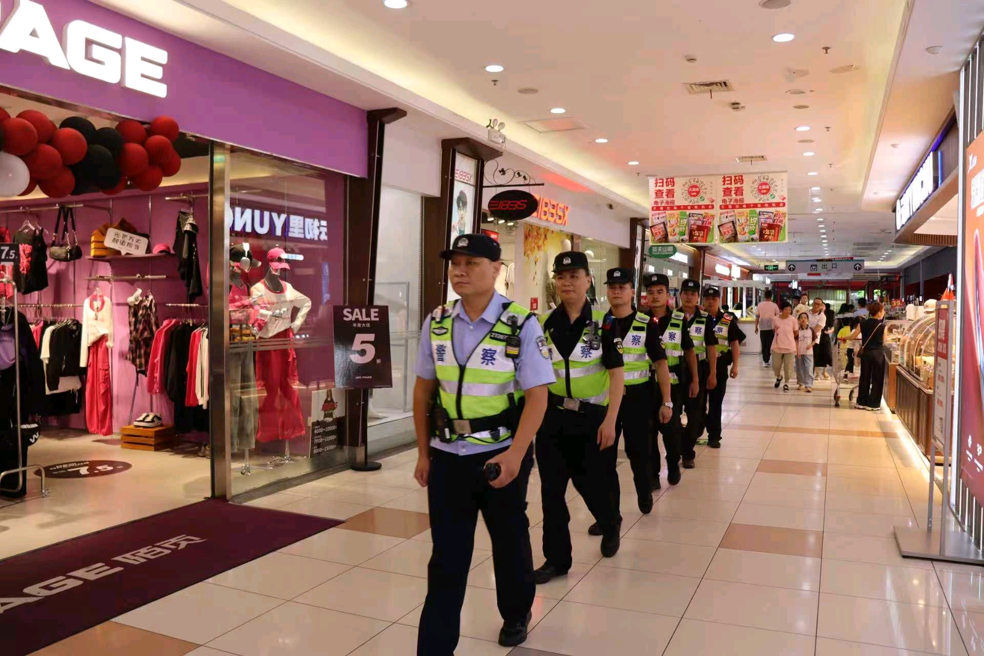 罗定公安联动巡防织密社会面安全防控网