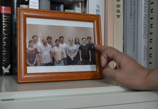 邹发生和他的同事、学生们。 邹发生和他的同事、学生们。