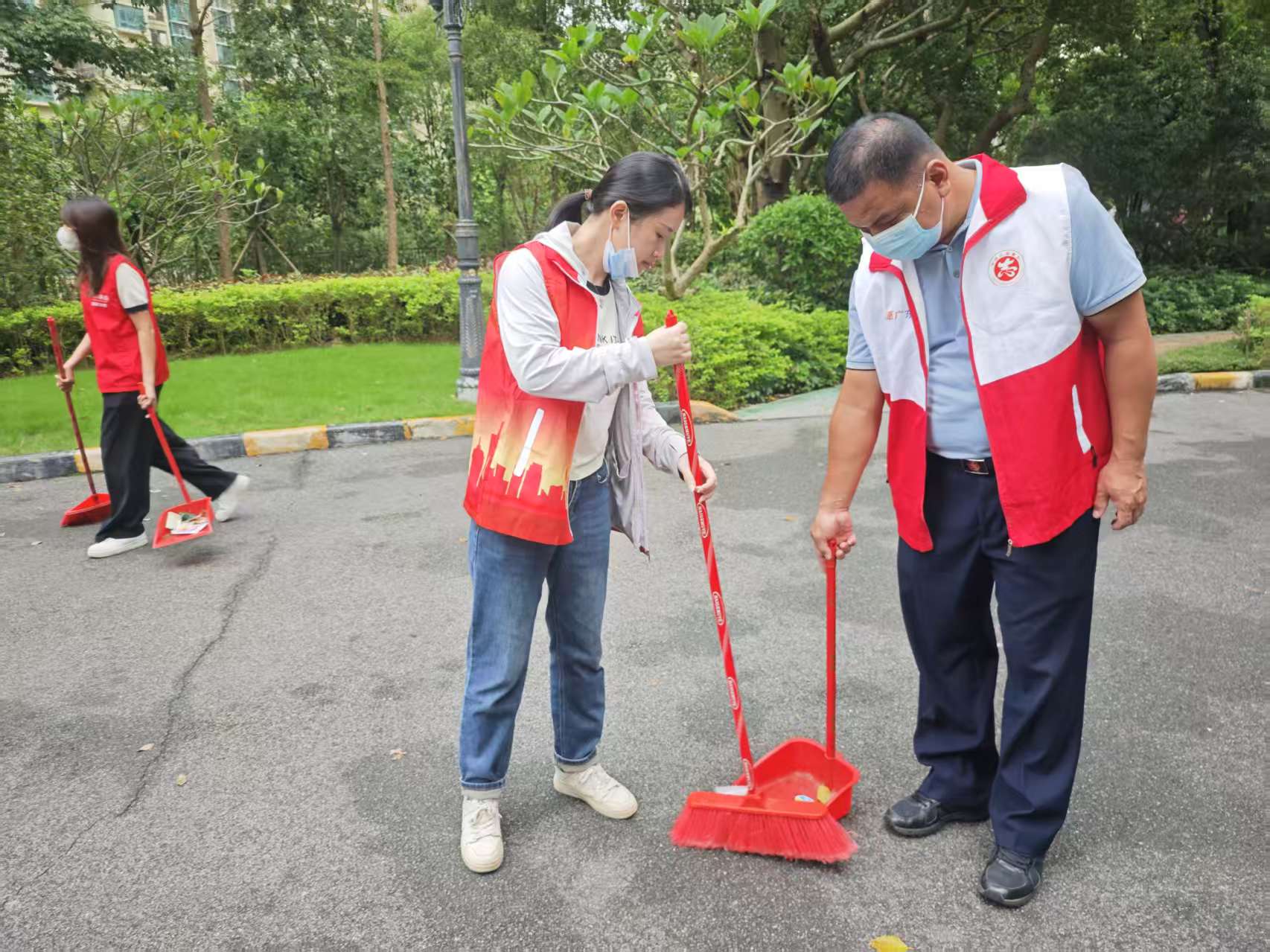 云城区住建局开展爱国卫生运动 常态化做好虫媒传染病防控工作