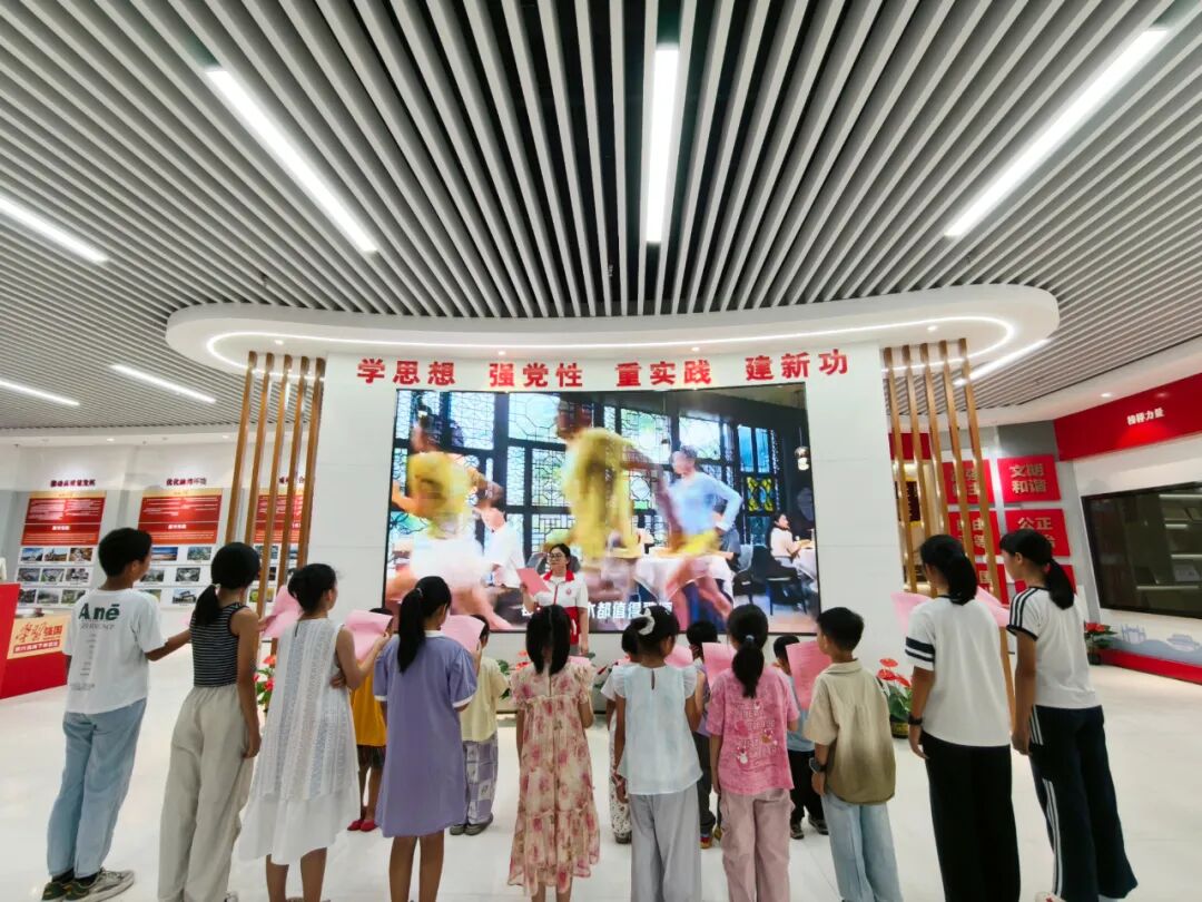 文明•跃丨新兴县新时代文明实践中心组织开展学习传唱十五运会会歌《气势如虹》文明实践活动