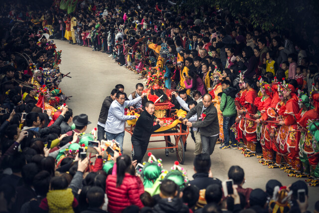 Lingnan Folk Customs in Pursuit of Happiness