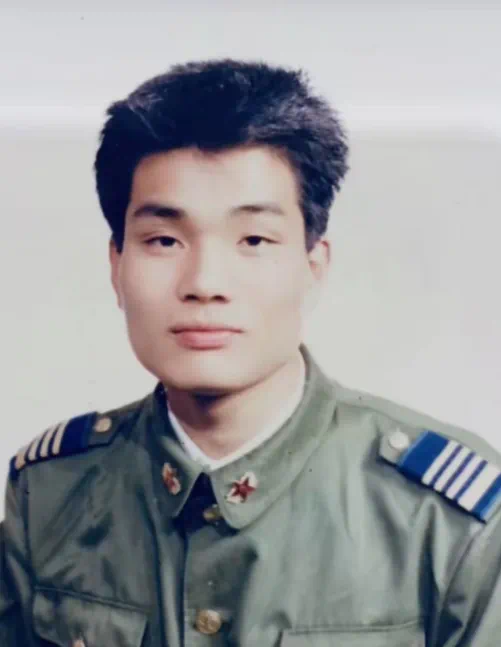 罗振华当兵时的照片