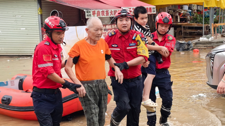“我是党员也是老兵，挺身而出是必须的”