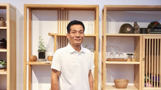 洪水袭向鼎湖山，57岁退役军人涉水救起落水保安：“危难之中不能退缩”