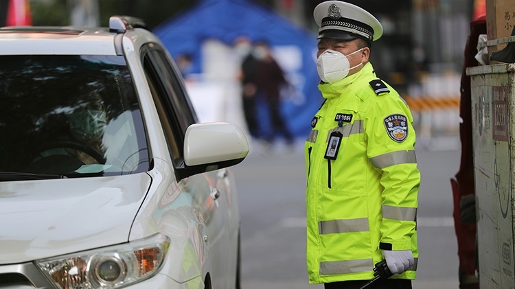广东交警提醒：多条路段仍处于交通管制，出行请注意避让