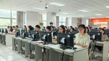 探访高考评卷现场:让每一分有理有据 探访高考评卷现场:让每一分有理有据
