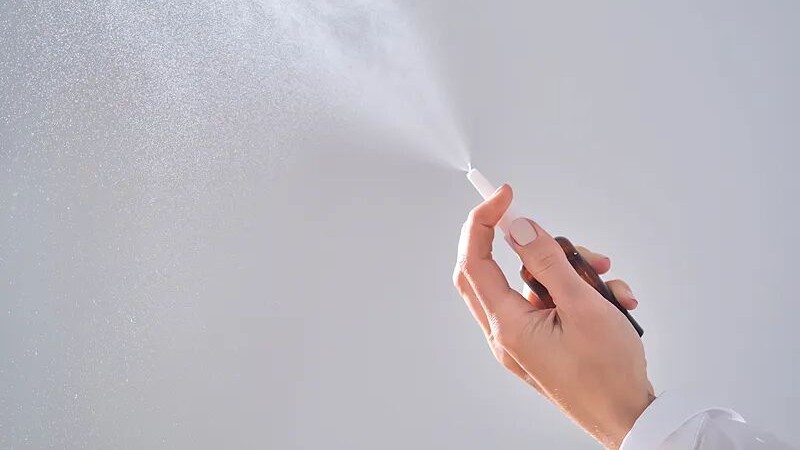 喷一喷就能防流感？“液体口罩”走红，医生却提醒……