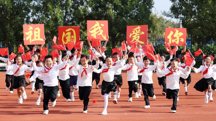 用愛點(diǎn)亮童年，從此刻到未來