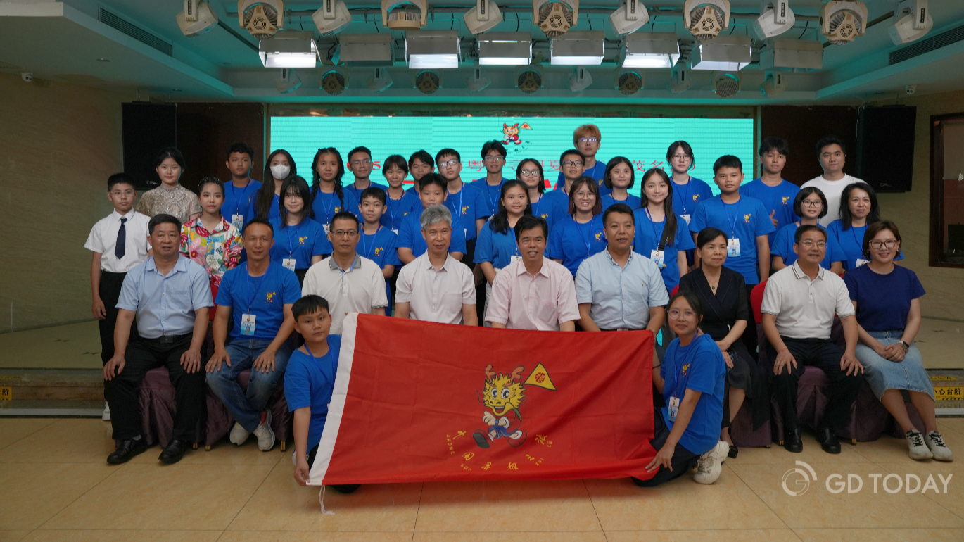Young overseas Chinese participate in root-seeking summer camp in Maoming
