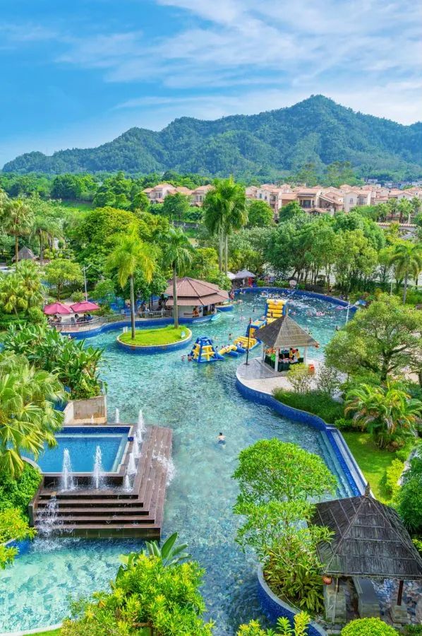 A good water park is the best place to go with kids in Summer.