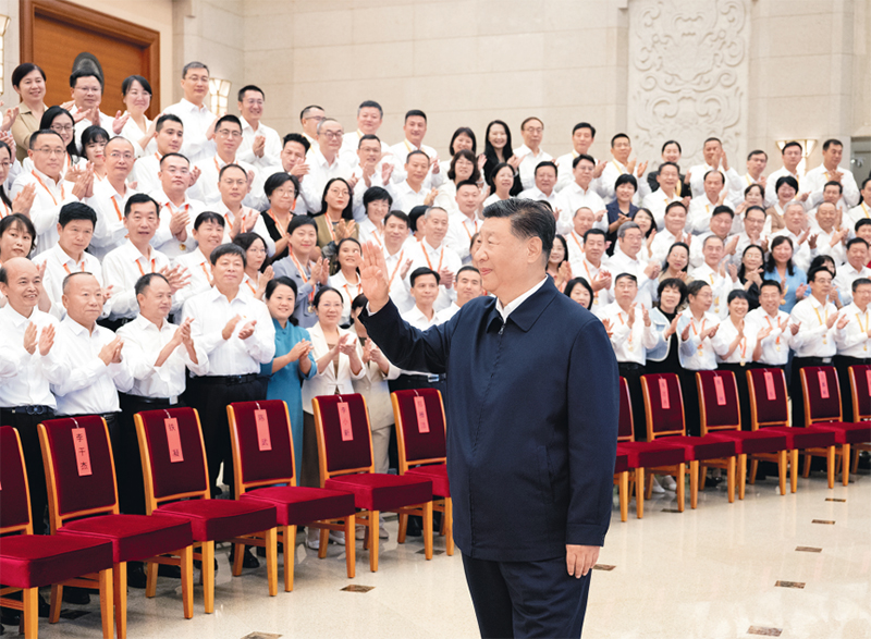 2024年9月9日，党和国家领导人习近平、李强、蔡奇、丁薛祥等在北京接见参加庆祝第四十个教师节暨全国教育系统先进集体和先进个人表彰活动代表。 新华社记者 李涛/摄