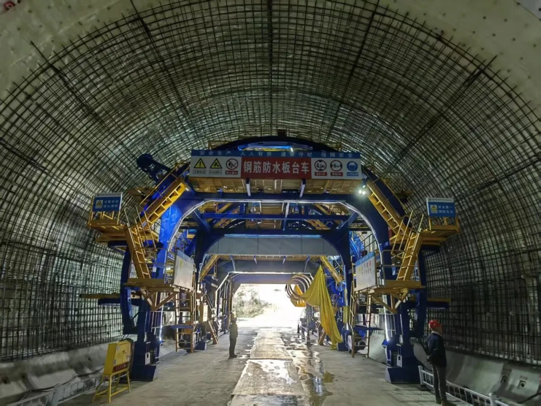 好消息！深南高铁云浮段双柏隧道贯通