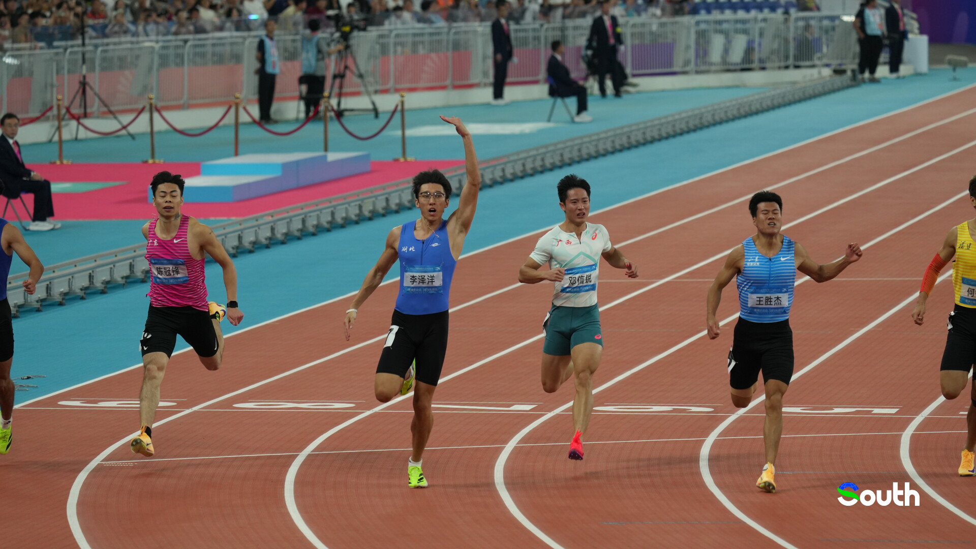 16-year-old girl creates history, as champions of 100m crowned at China’s National Games 郭宏达 拍摄