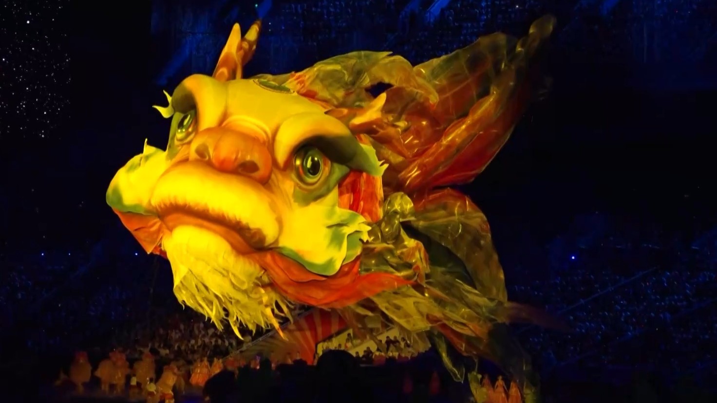 火爆出圈！十五运会飞天鳌鱼华丽返场灯光节，引来观众阵阵欢呼与镜头追逐