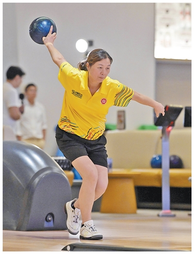 香港选手备赛十五运会群众比赛保龄球项目。卢炳辉摄（新华社发）