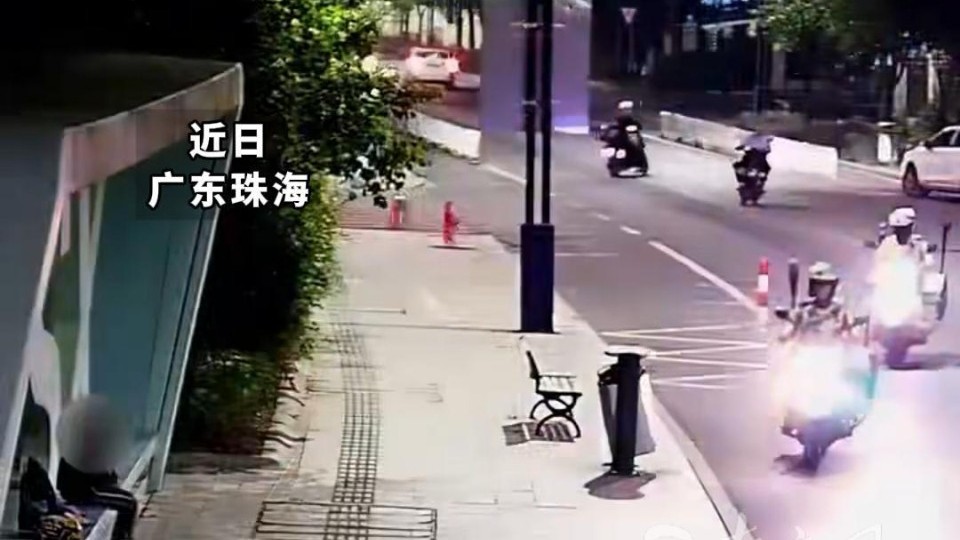 小孩放学后坐公交下错站，广东警察迅速出警照亮回家路