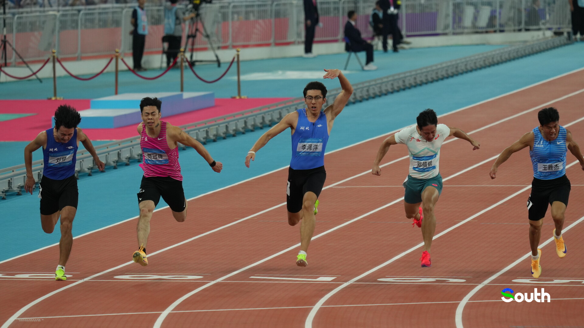 16-year-old girl creates history, as champions of 100m crowned at China’s National Games 郭宏达 拍摄