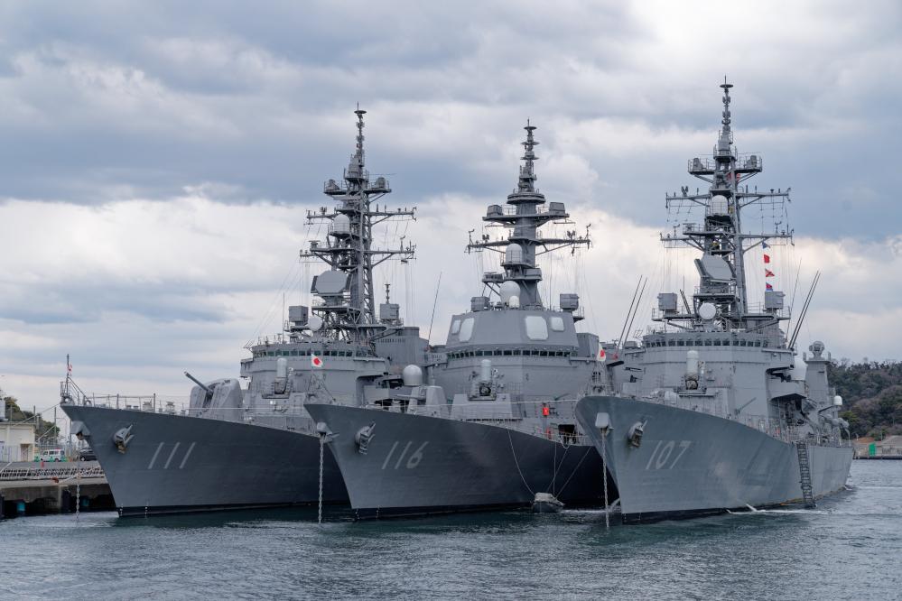   这是2024年3月20日在日本神奈川县横须贺市拍摄的停泊在横须贺基地的日本海上自卫队护卫舰。新华社记者张笑宇摄