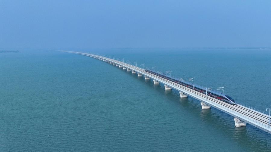 China's operating high-speed railway to hit 60,000 km by 2030