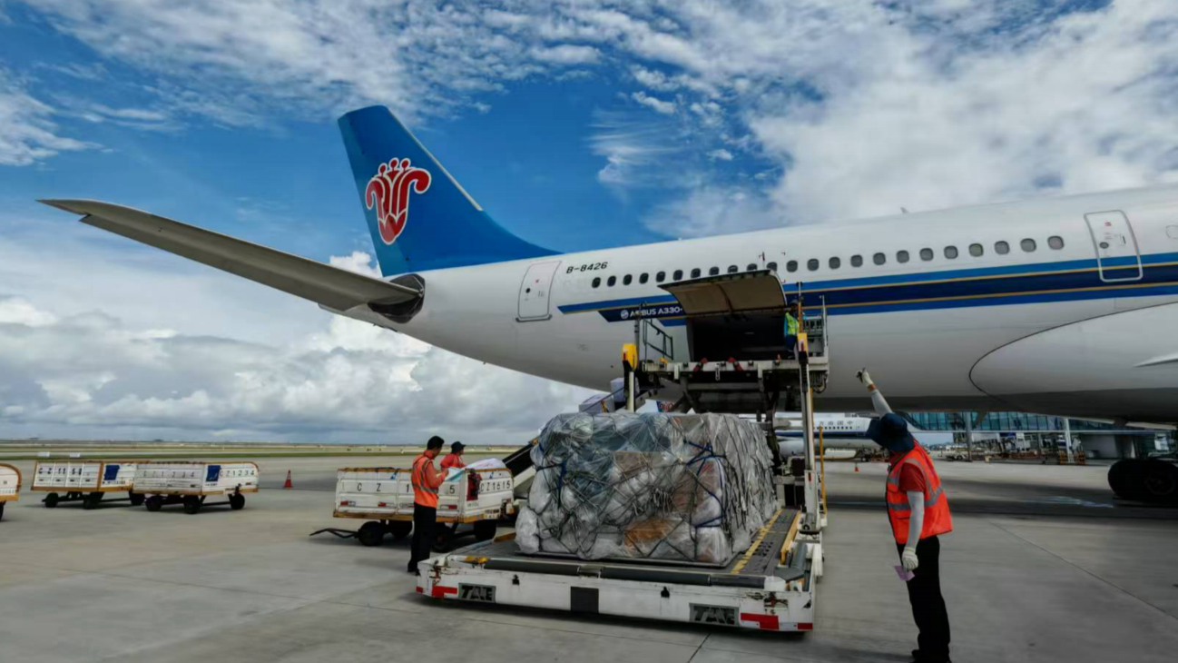 Over 7,000 tons of lychee transported by China Southern to meet domestic and global demand