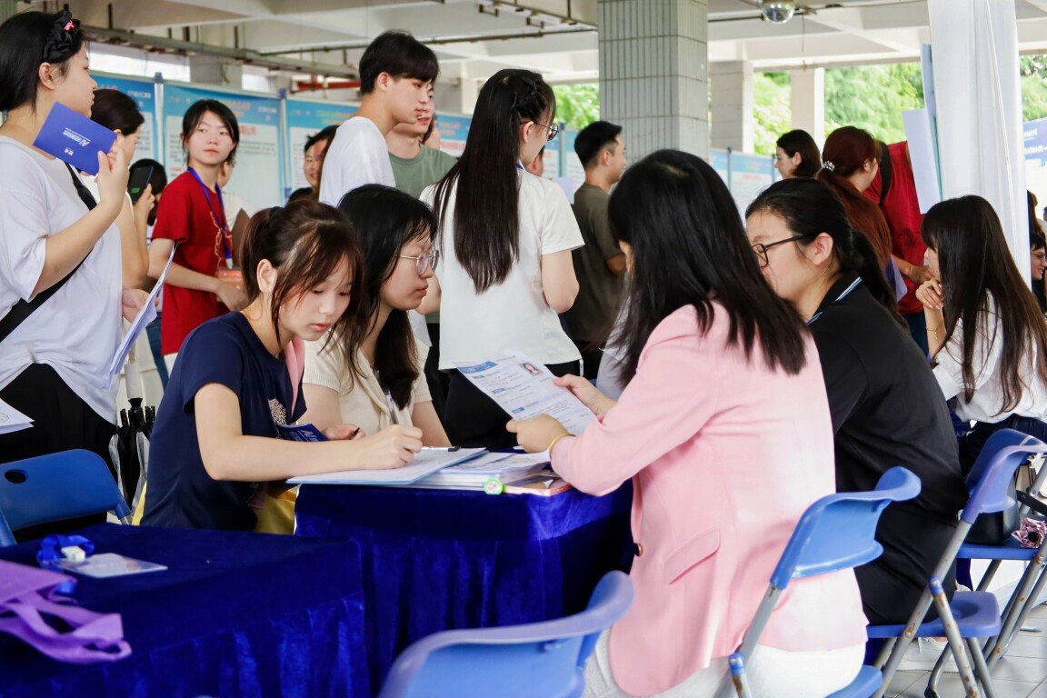 招聘會(huì)現(xiàn)場(chǎng)。通訊員供圖