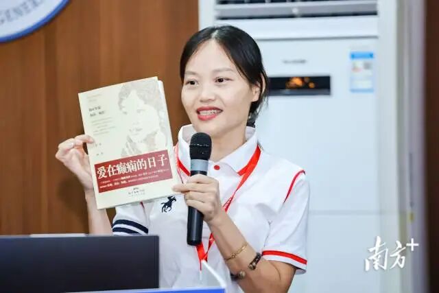 黄烁榕开展科普宣传。