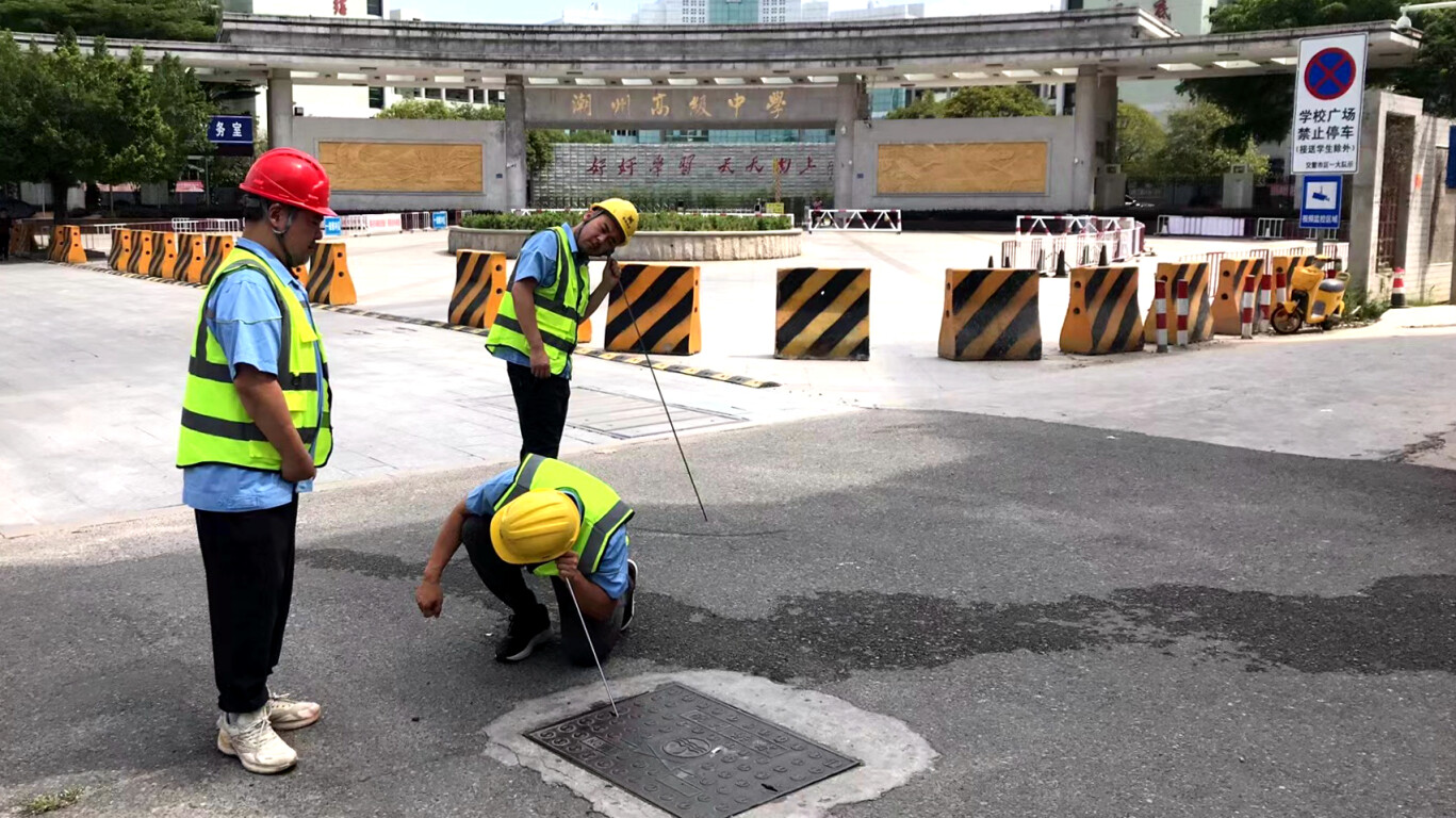 巡线人员守护考点水量水压安全。图源：粤海控股集团