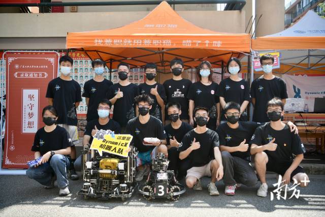 机电工程学院“DynamicX机器人队”。