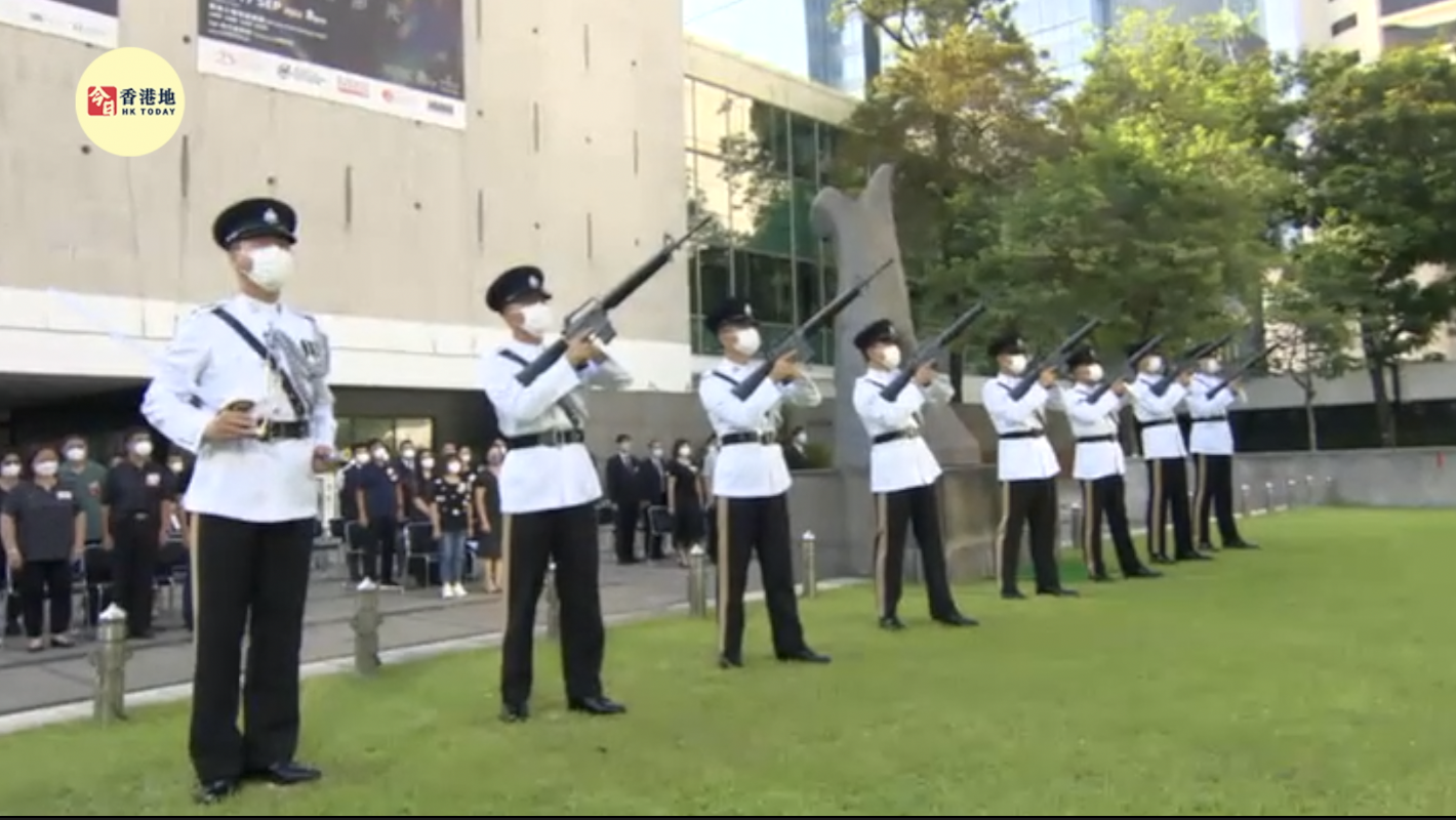 香港舉行抗戰勝利77周年紀念儀式，警察儀仗隊鳴槍致敬