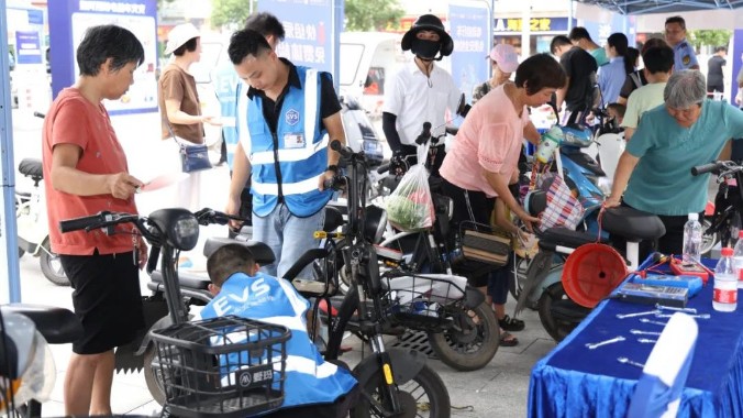“电动自行车公益安检进万家”广州首发仪式在白云区江高镇举行