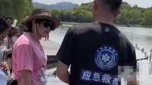 杭州西湖最新回应:“捞手机支付高额打捞费”为自编自导自演 杭州西湖最新回应:“捞手机支付高额打捞费”为自编自导自演