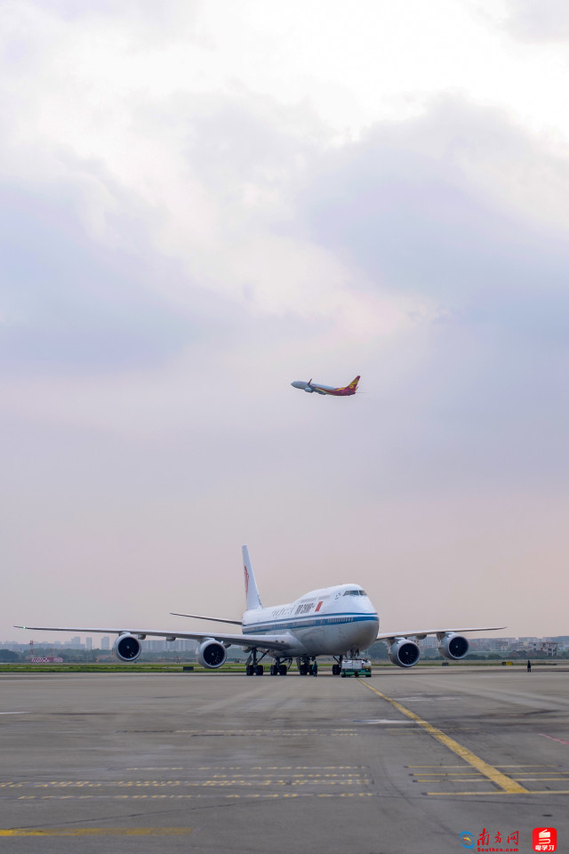 地勤公司每天基本上要迎接500-600架飞机进出。