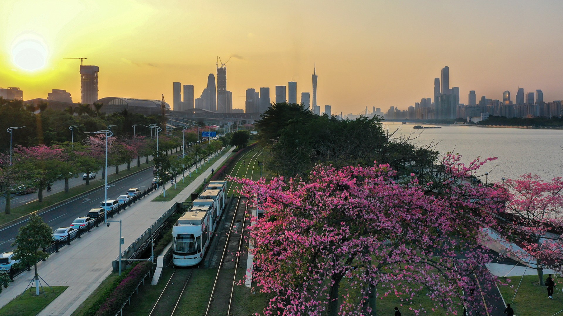 One-day tour in Guangzhou: From airport to city's best attractions