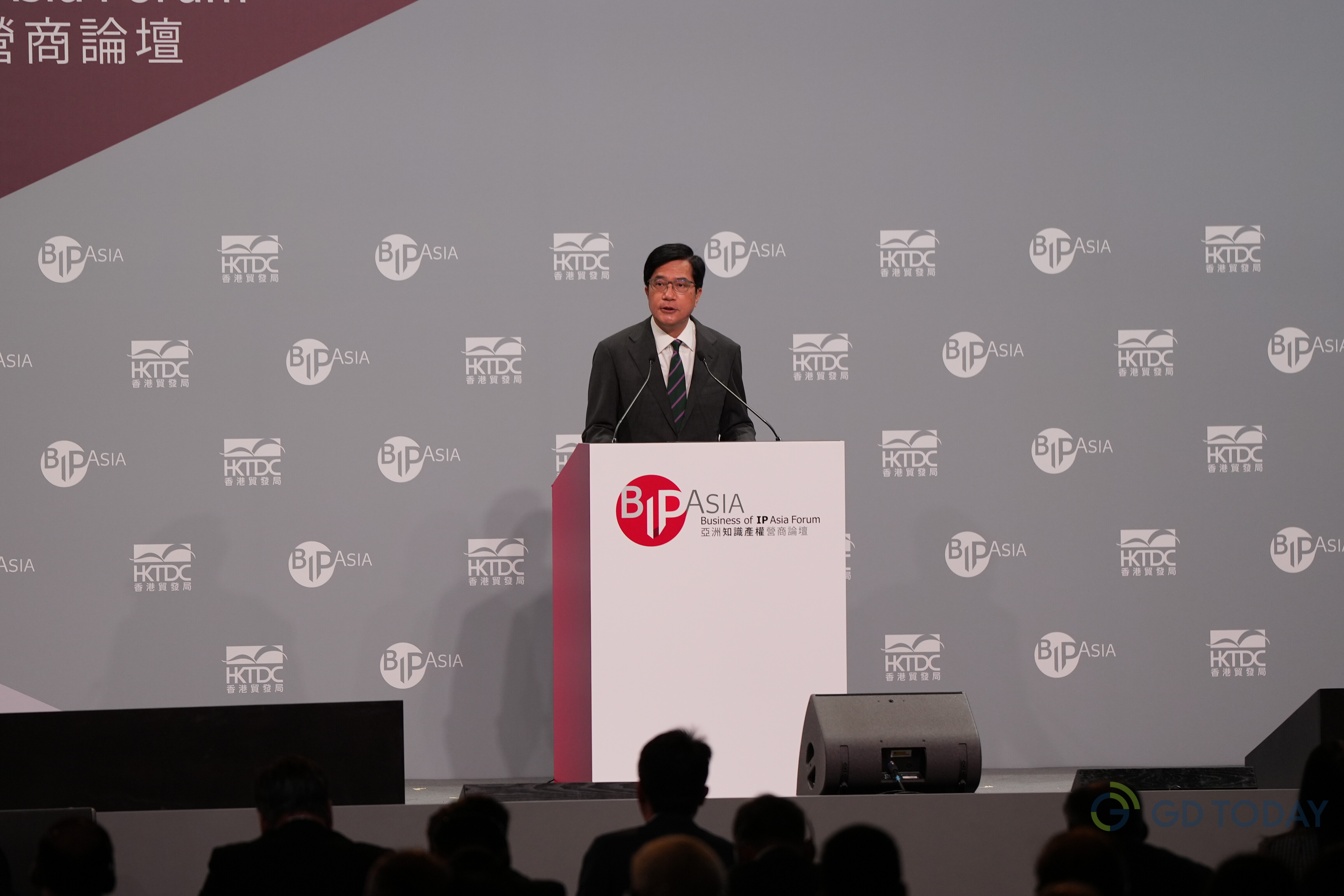 香港特区政府财政司副司长 黄伟纶
