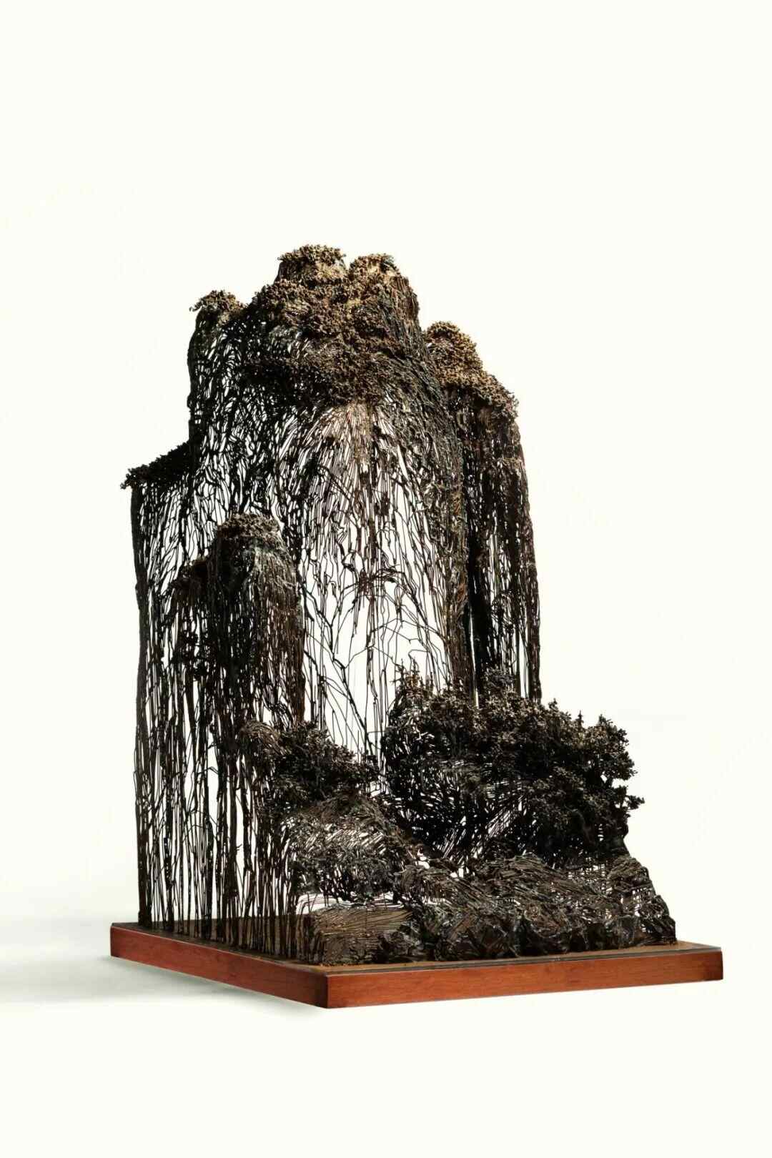 《焊皴高远——致敬范宽》黄奔凯 68cm×83cm×119cm 雕塑