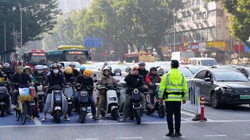 新国标实施后“电鸡”不能带娃？记者实地走访调查
