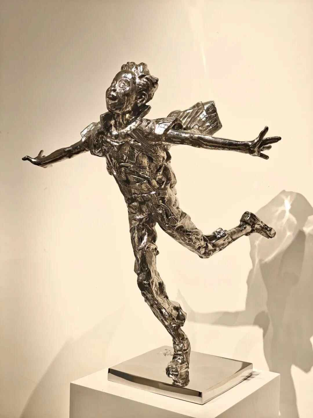 《奔跑吧，少年》陆增康 60cmx45cmx65.5cm 雕塑 2025年