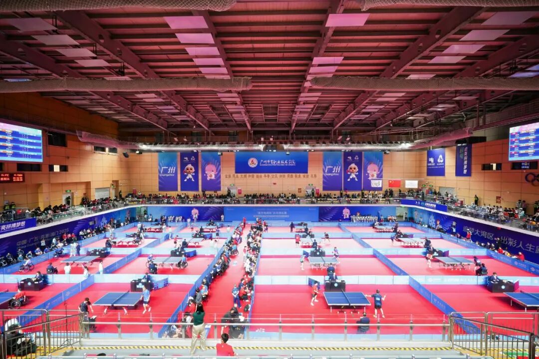 现场,常征宣布开赛。