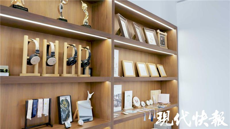 张雪不断探索苏绣的应用场景