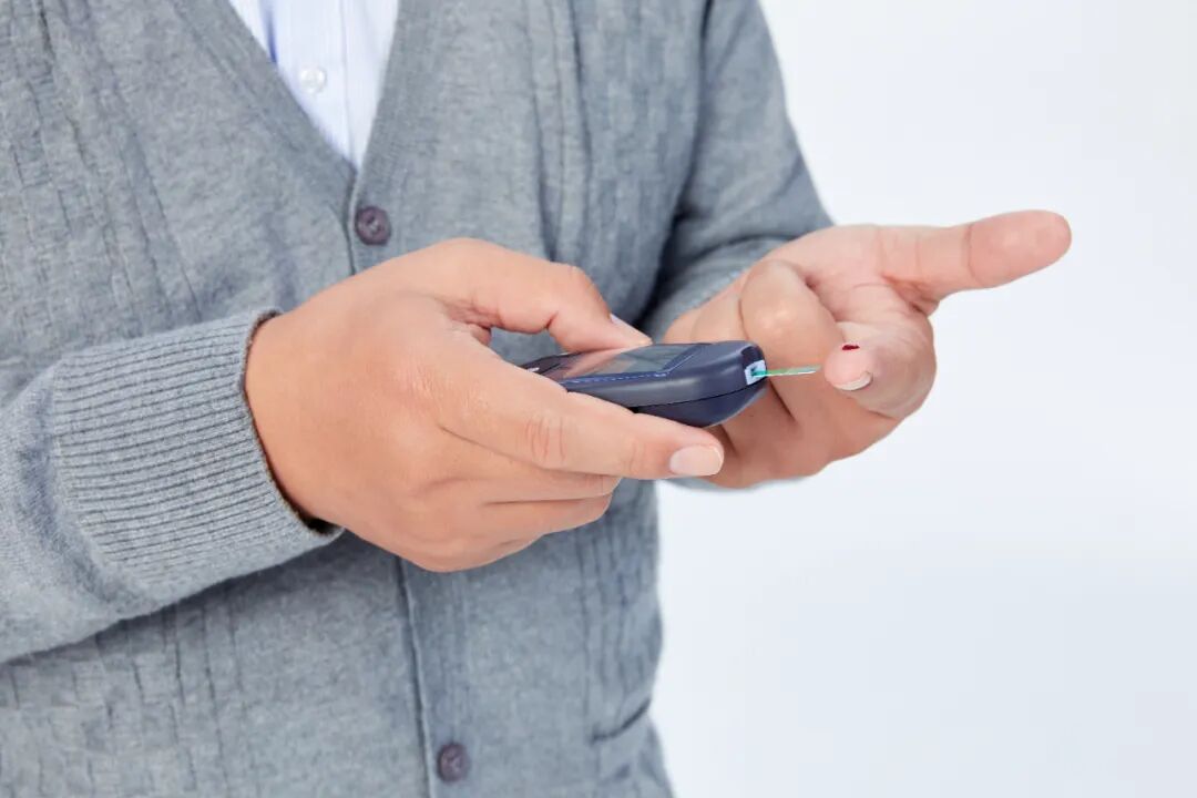 糖尿病患者感冒后,在用药治疗过程中,需特别注意药物选择与血糖监测。