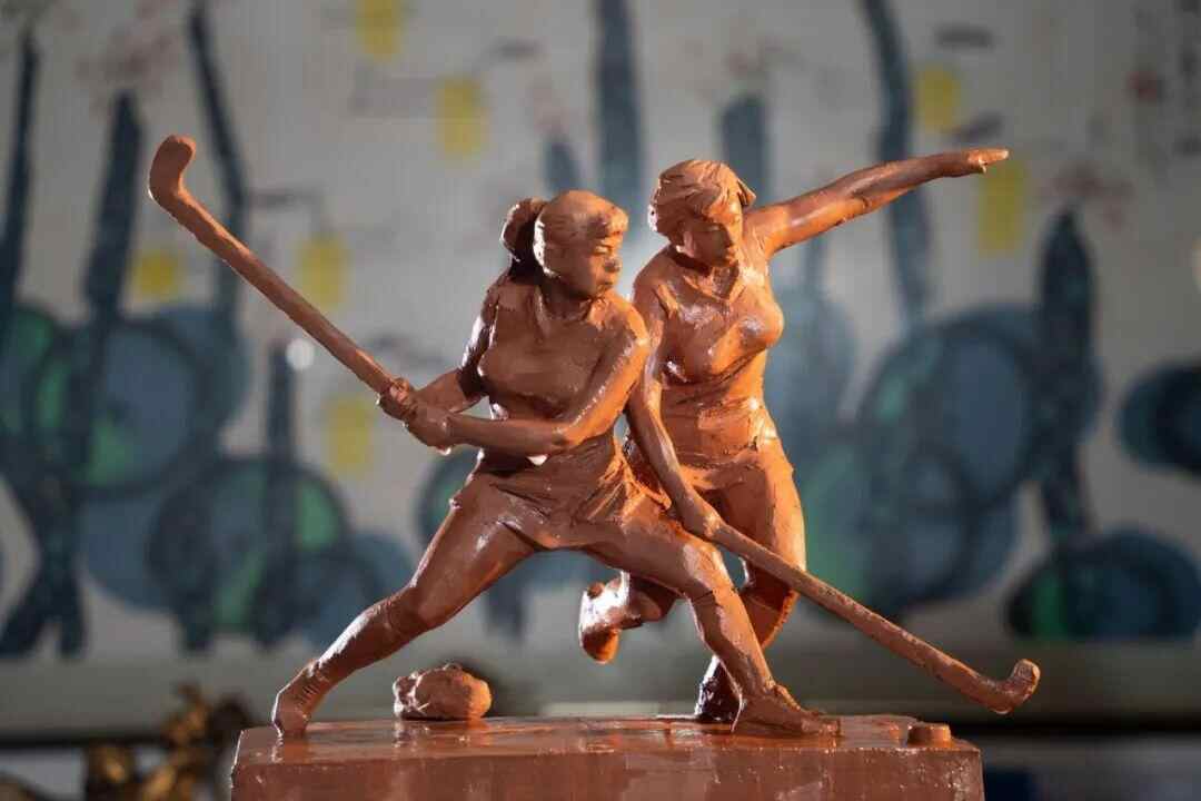 《曲棍球》许鸿飞 79cmx43cmx60cm 雕塑 2025年