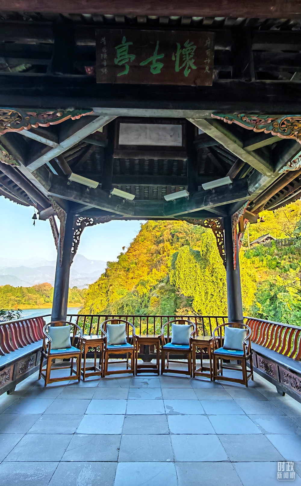 △怀古亭。两国元首夫妇在这里临水品茗，纵论天下。（总台央视记者郭鸿拍摄）