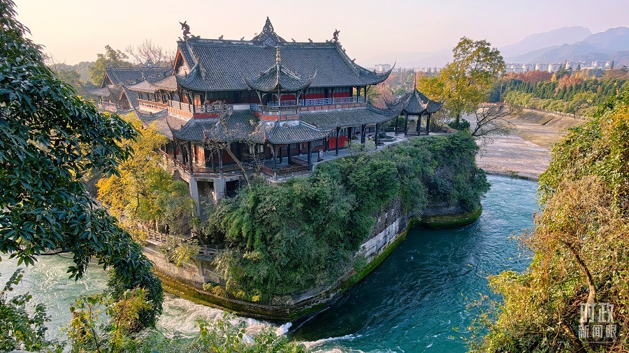 △离堆。（总台央视记者范一鸣拍摄）