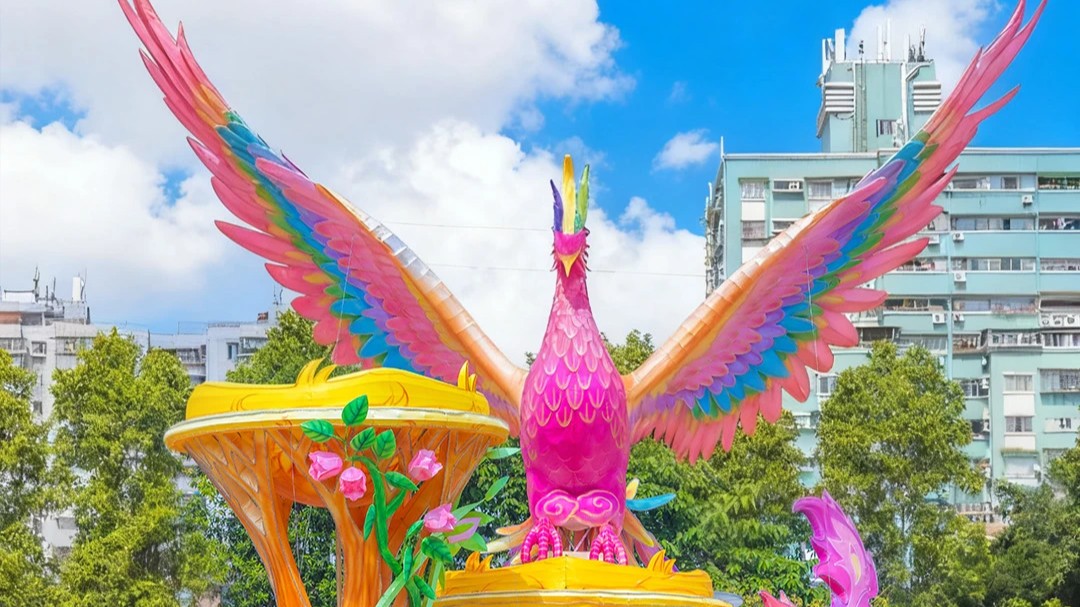 Guangzhou's annual chrysanthemum show blooms with sports themes and regional craftsmanship
