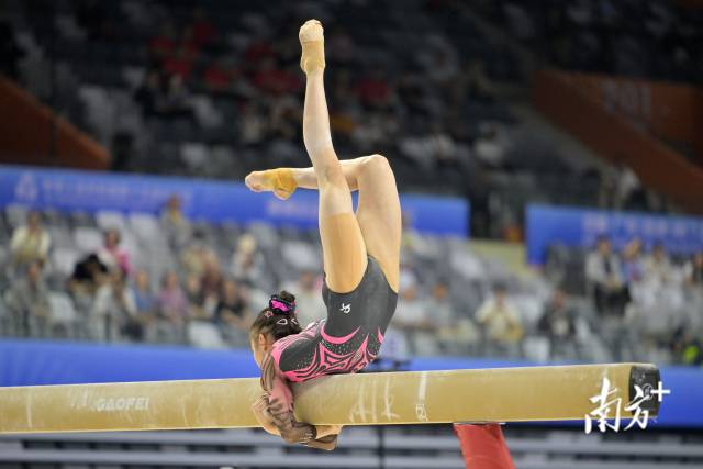 广东小将柯沁沁夺得平衡木金牌。