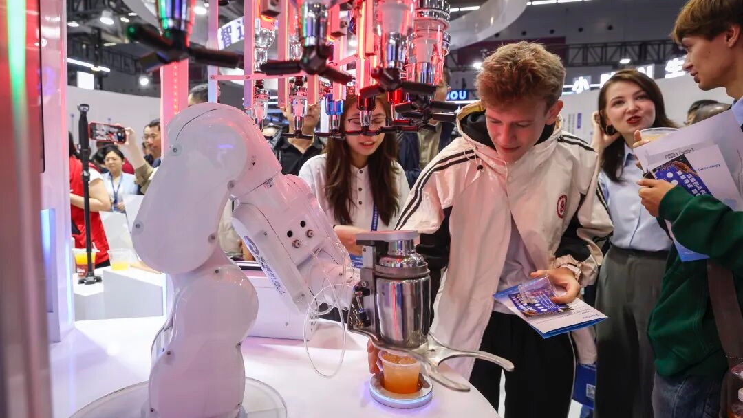 首发首展成果井喷，湾区“定义”AI机器人产业格局