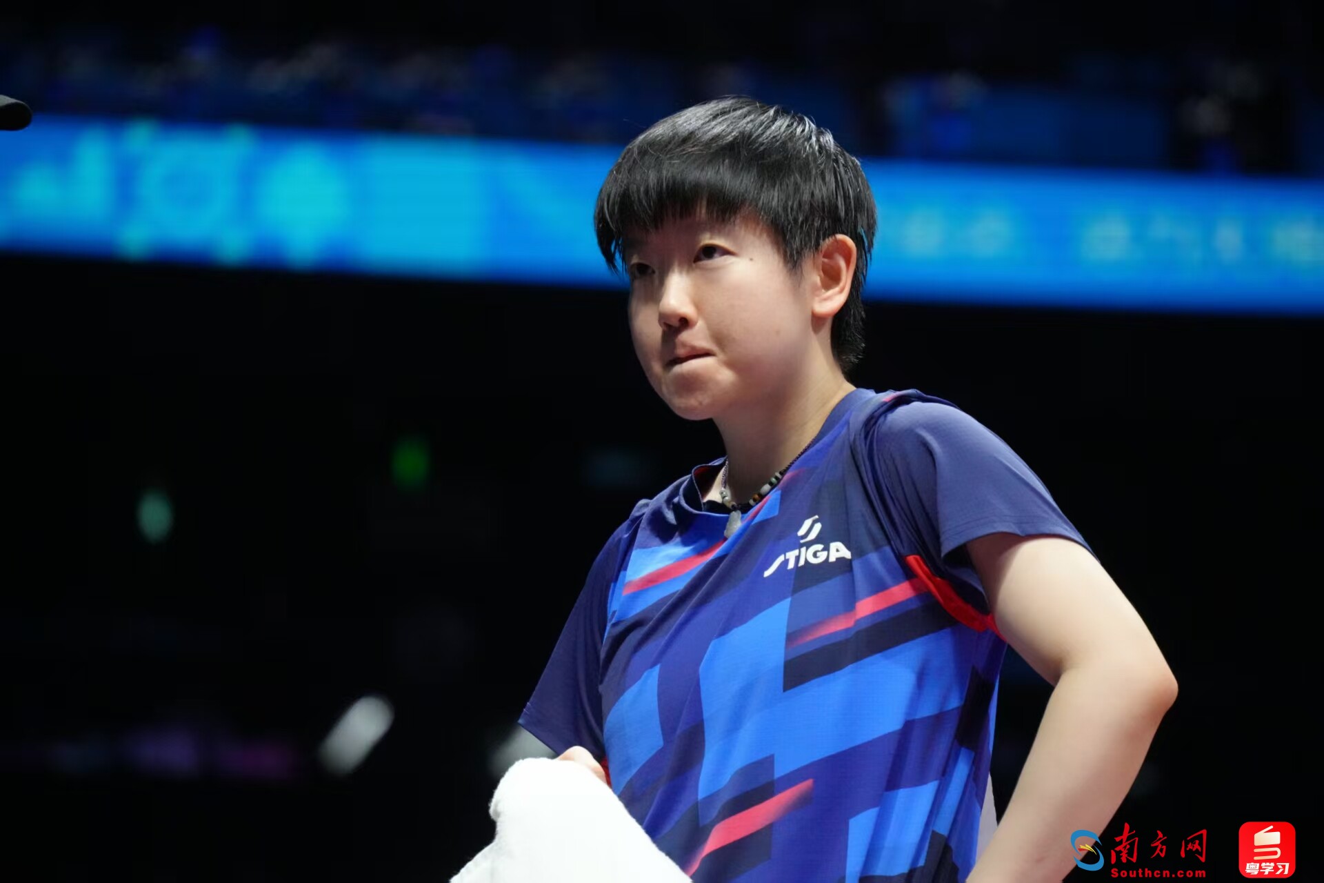 孙颖莎在比赛中。黑龙江队王曼昱击败河北队孙颖莎，票价乓球女子单打决赛同天举行。高清顾乒