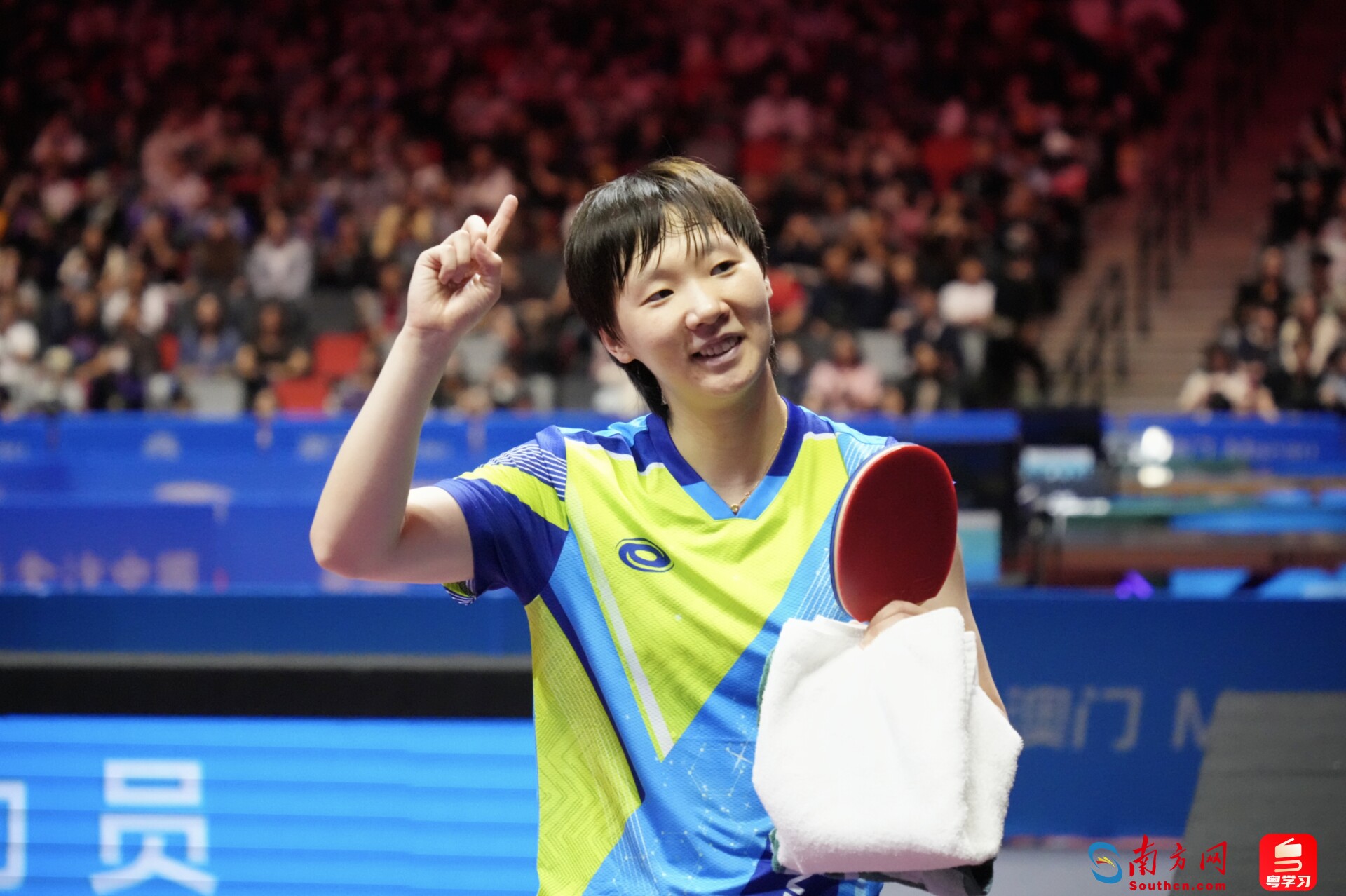 王曼昱庆祝胜利。</p><p><img dir=